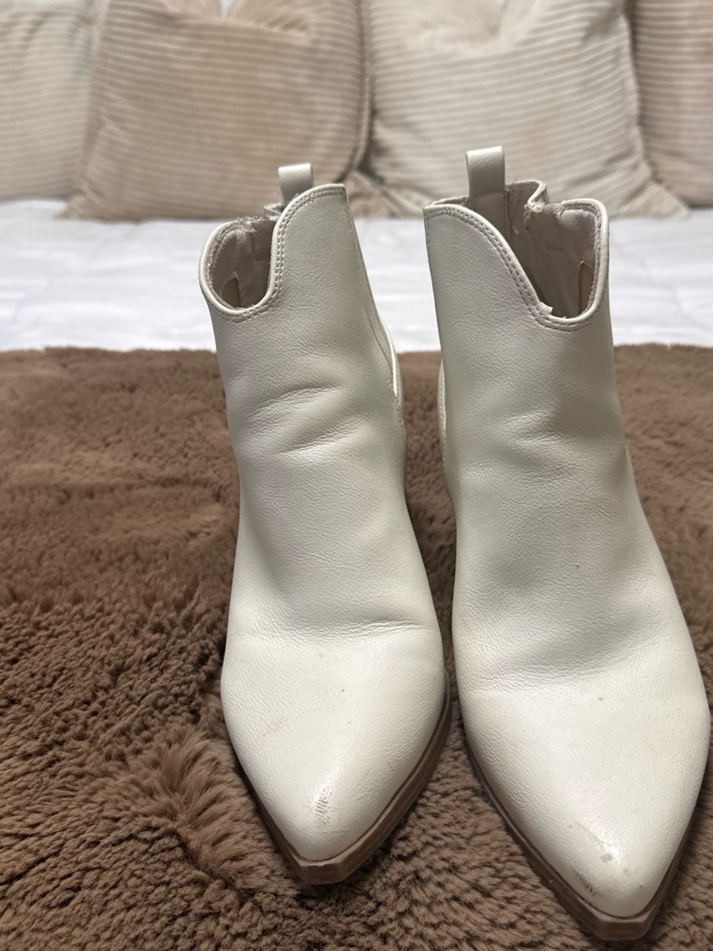 Women's White Pointed Ankle Boots - Stylish Everyday Chelsea